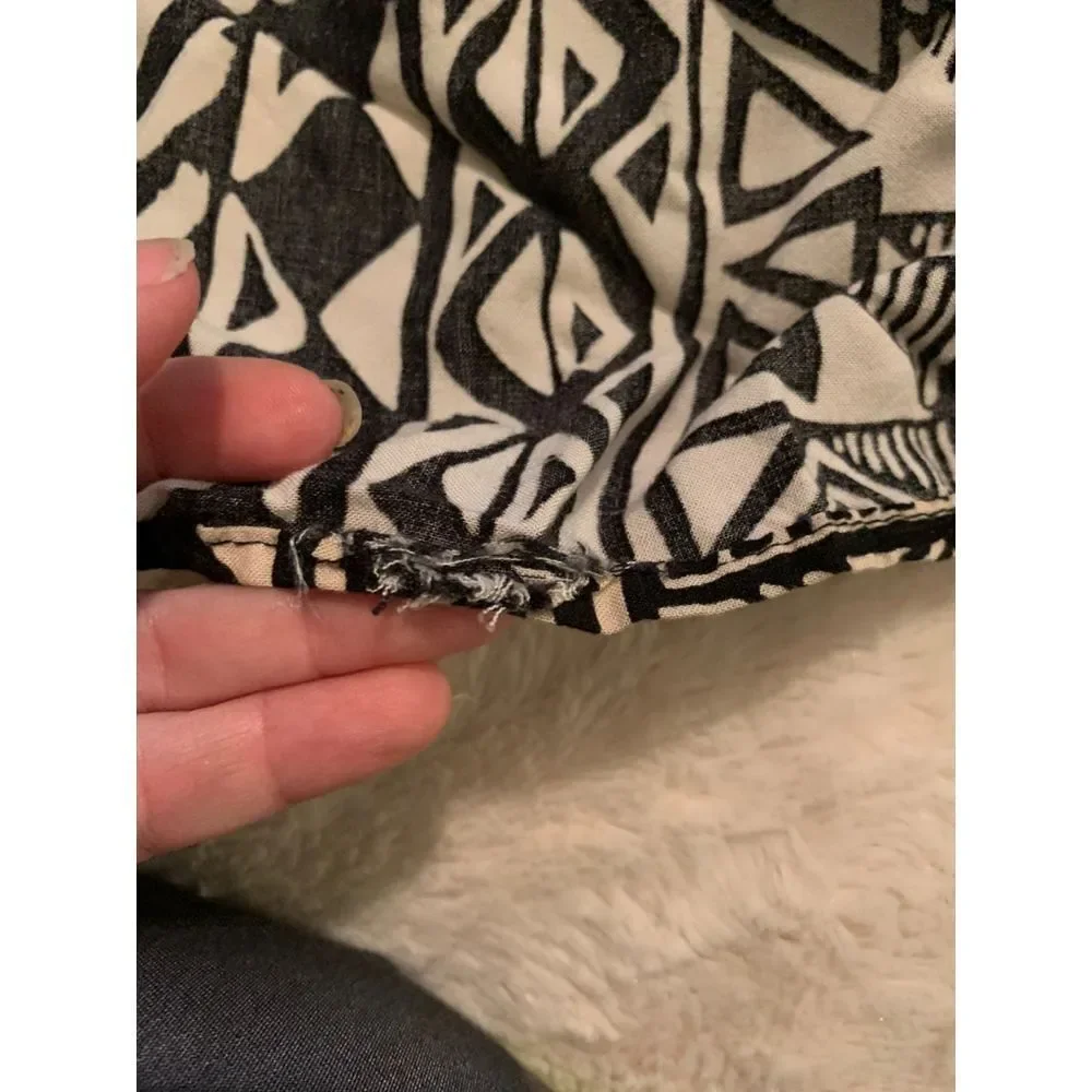 Wet Seal Black‎ Cream Tribal Geometric Print Mini Skirt Small Elastic Waist